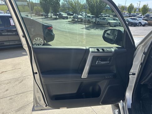 Certified 2019 Toyota 4Runner Limited AWD/4WD image 13