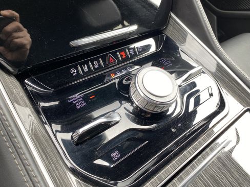 Used 2022 Jeep Wagoneer Series III w/ Premium Group I image 28