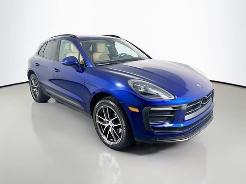 Certified 2023 Porsche Macan image 7