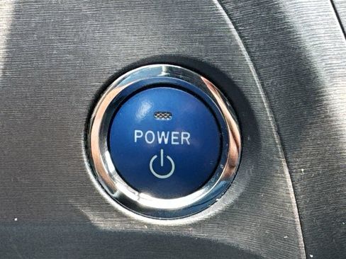 Used 2014 Toyota Prius Five w/ Preferred Accessory Package FWD image 19