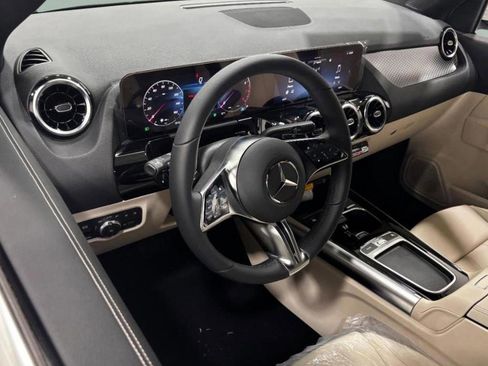 Used 2025 Mercedes-Benz GLA 250 4MATIC image 8