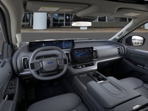 New 2025 Ford Expedition Active image 9