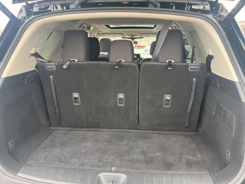 Used 2023 Nissan Pathfinder SV w/ SV Premium Package image 13