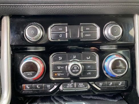 Used 2021 GMC Yukon XL Denali w/ Advanced Technology Package image 28