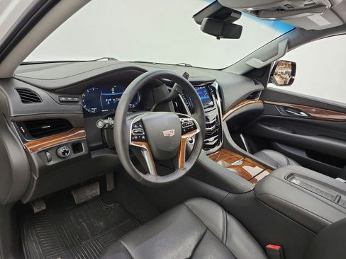 Used 2017 Cadillac Escalade Luxury RWD image 17