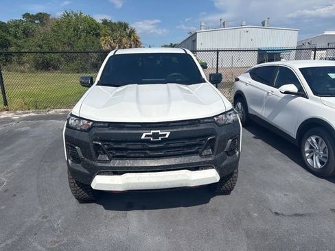 Used 2024 Chevrolet Colorado W/T RWD image 2