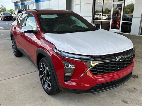 New 2026 Chevrolet Trax RS w/ Sunroof Package FWD image 1