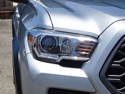 Certified 2023 Toyota Tacoma TRD Off-Road AWD/4WD image 5