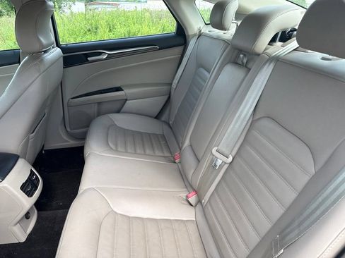 Used 2018 Ford Fusion SE w/ Fusion SE Technology Package FWD image 11