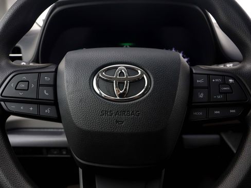 Used 2024 Toyota Sienna LE image 25