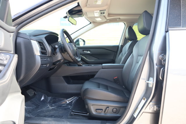 Used 2026 Nissan Rogue Dark Armor FWD image 12
