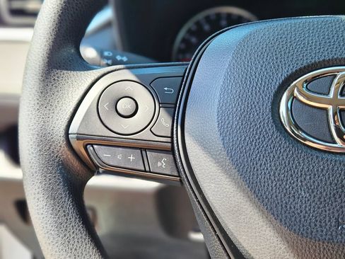 Used 2021 Toyota RAV4 LE AWD/4WD image 26