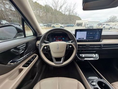 Used 2024 Lincoln Corsair Grand Touring image 9