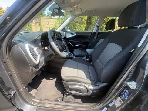 Used 2025 Kia Soul LX w/ LX Technology Package FWD image 24