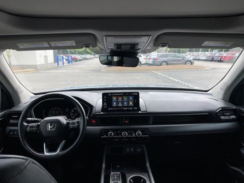 Certified 2025 Honda Pilot Touring image 10