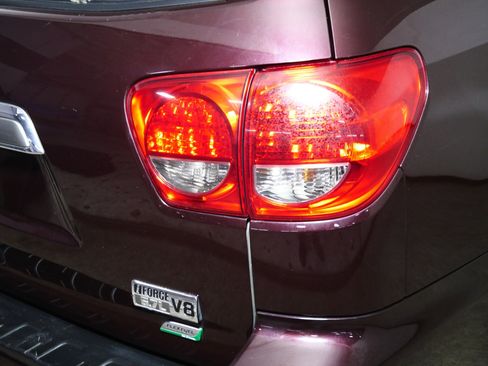 Used 2012 Toyota Sequoia Platinum image 17