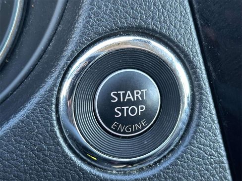 Used 2020 Nissan Rogue SV image 8