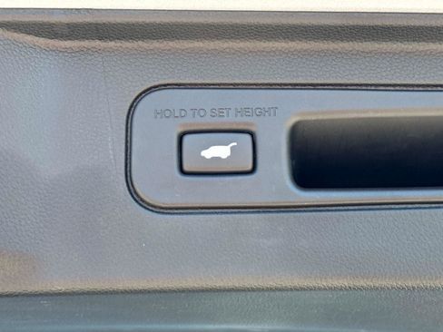 Used 2024 Honda Pilot Touring image 11