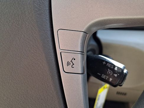 Used 2010 Toyota Camry XLE FWD image 20