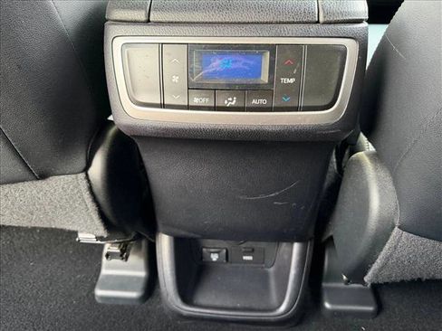 Used 2014 Toyota Highlander Limited FWD image 17