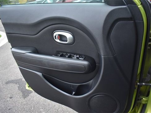 Used 2016 Kia Soul + image 29