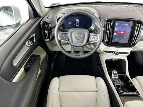 Used 2025 Volvo XC40 B5 Plus w/ Protection Package Premier image 18