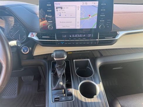 Used 2021 Toyota Sienna Platinum image 15