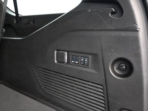 Used 2024 GMC Yukon XL Denali image 34