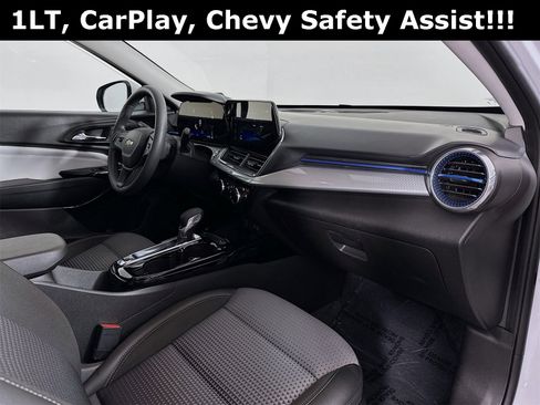 Used 2025 Chevrolet Trax LT image 27