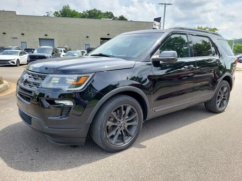 Used 2018 Ford Explorer XLT w/ Equipment Group 202A AWD/4WD image 24