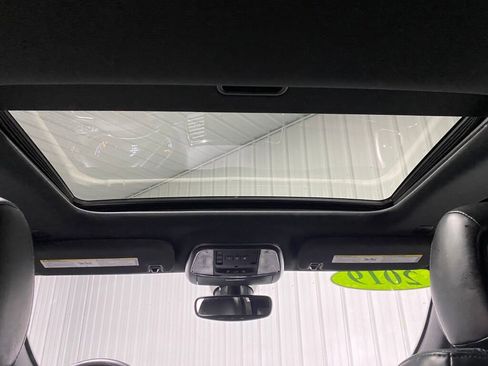 Used 2019 Jeep Grand Cherokee Limited image 18