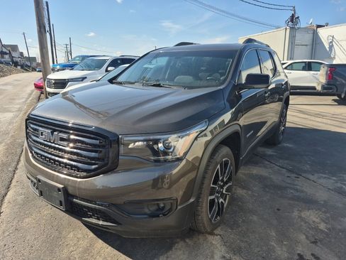 Used 2019 GMC Acadia SLT w/ Black Edition image 3