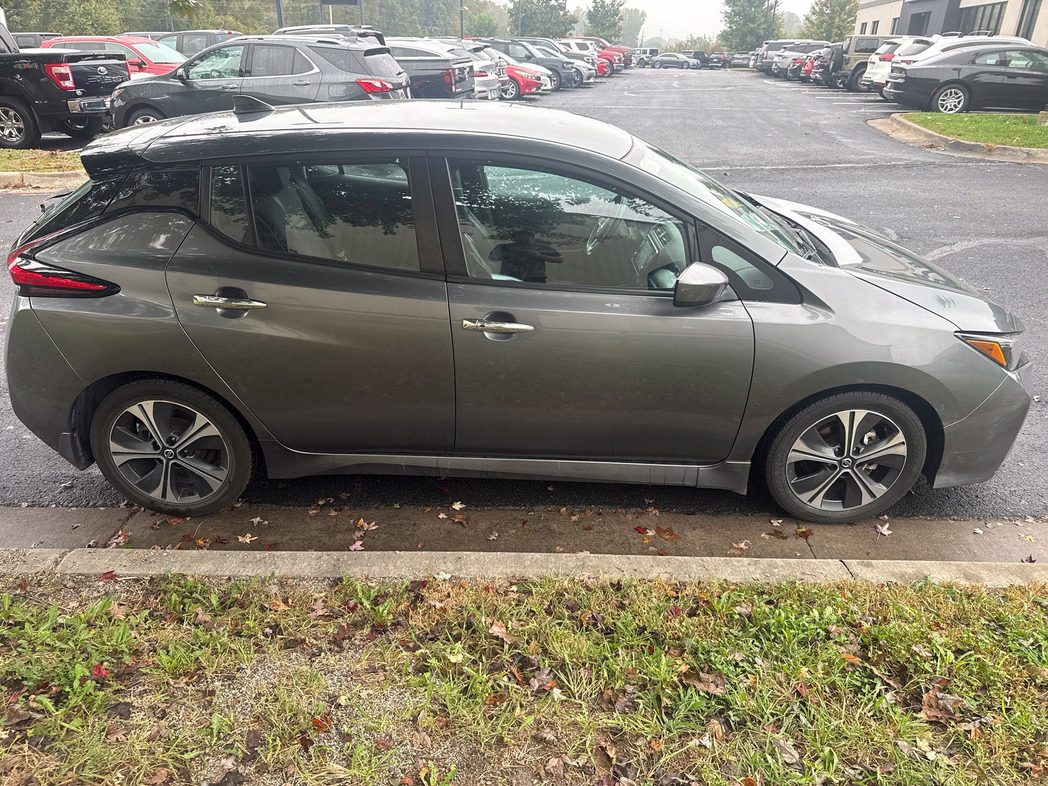 Used 2020 Nissan Leaf SV FWD image 4