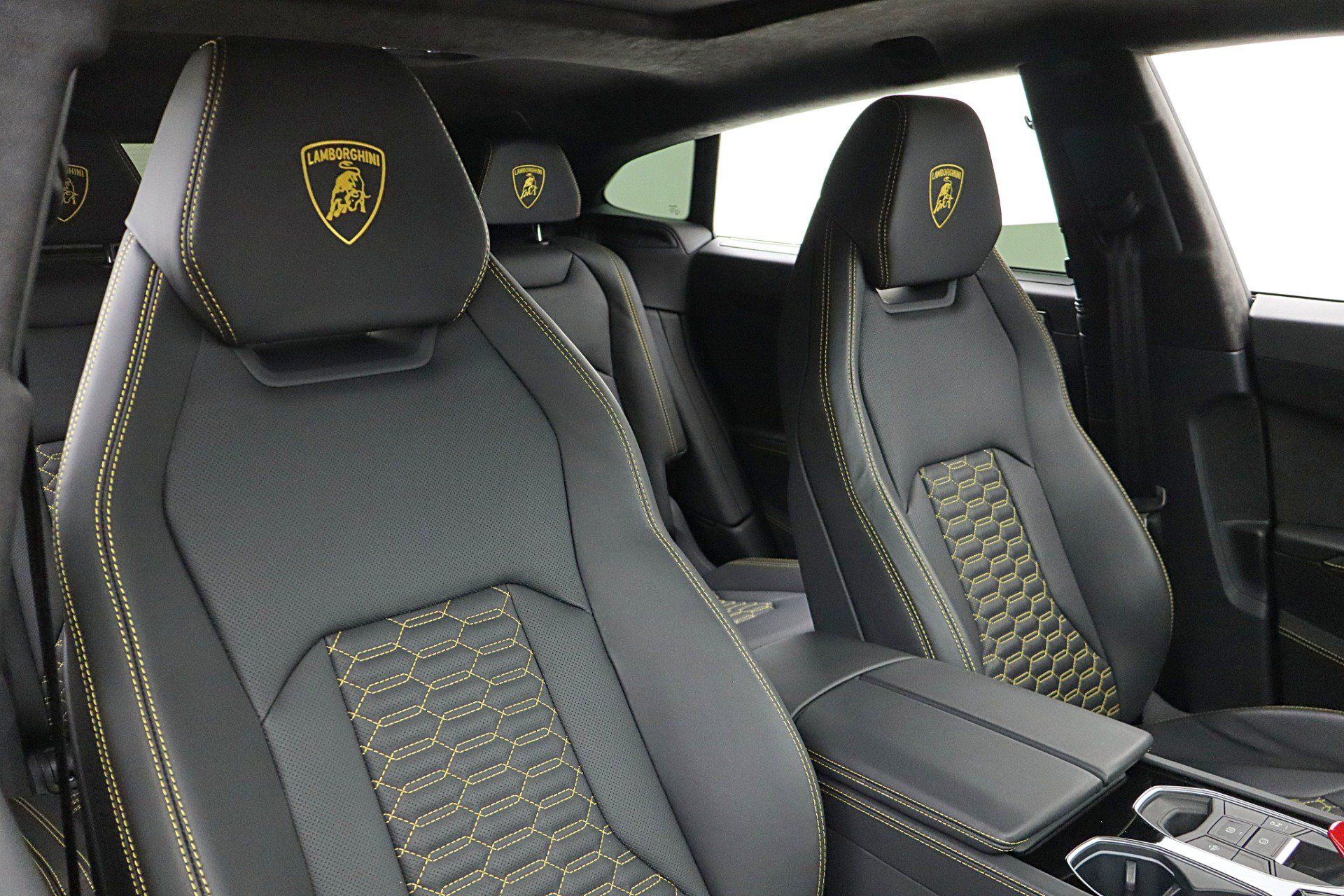 Used 2022 Lamborghini Urus AWD/4WD image 31