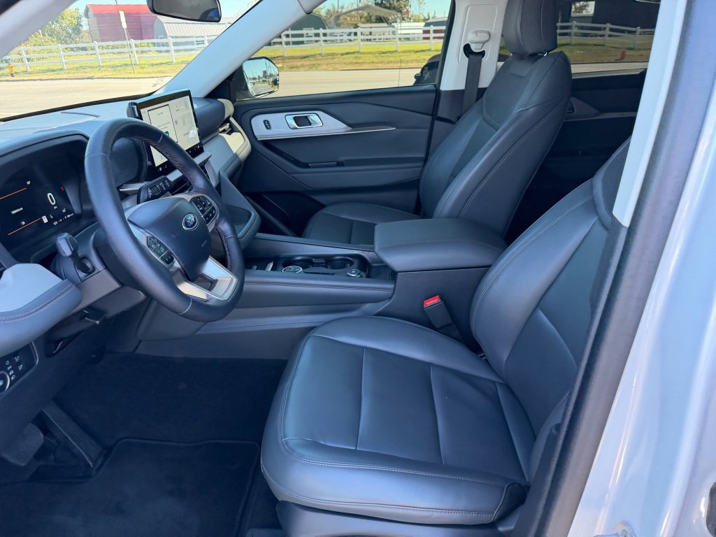 Used 2025 Ford Explorer Active w/ Active Comfort Package AWD/4WD image 9