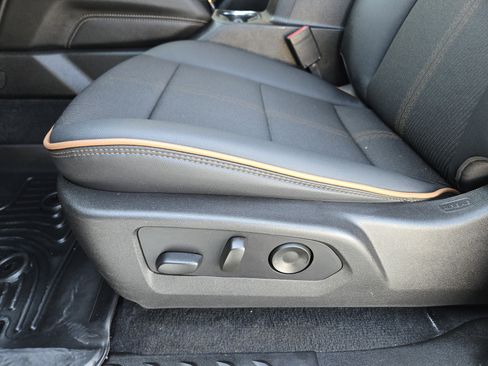 Used 2024 GMC Canyon AT4 w/ Canyon Safety Plus Package image 23