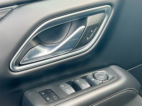 Used 2023 GMC Yukon SLT image 17