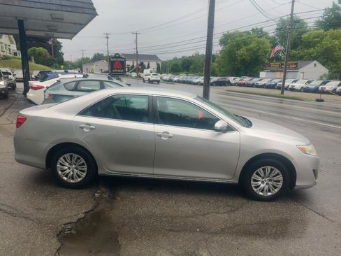Used 2014 Toyota Camry LE FWD image 7