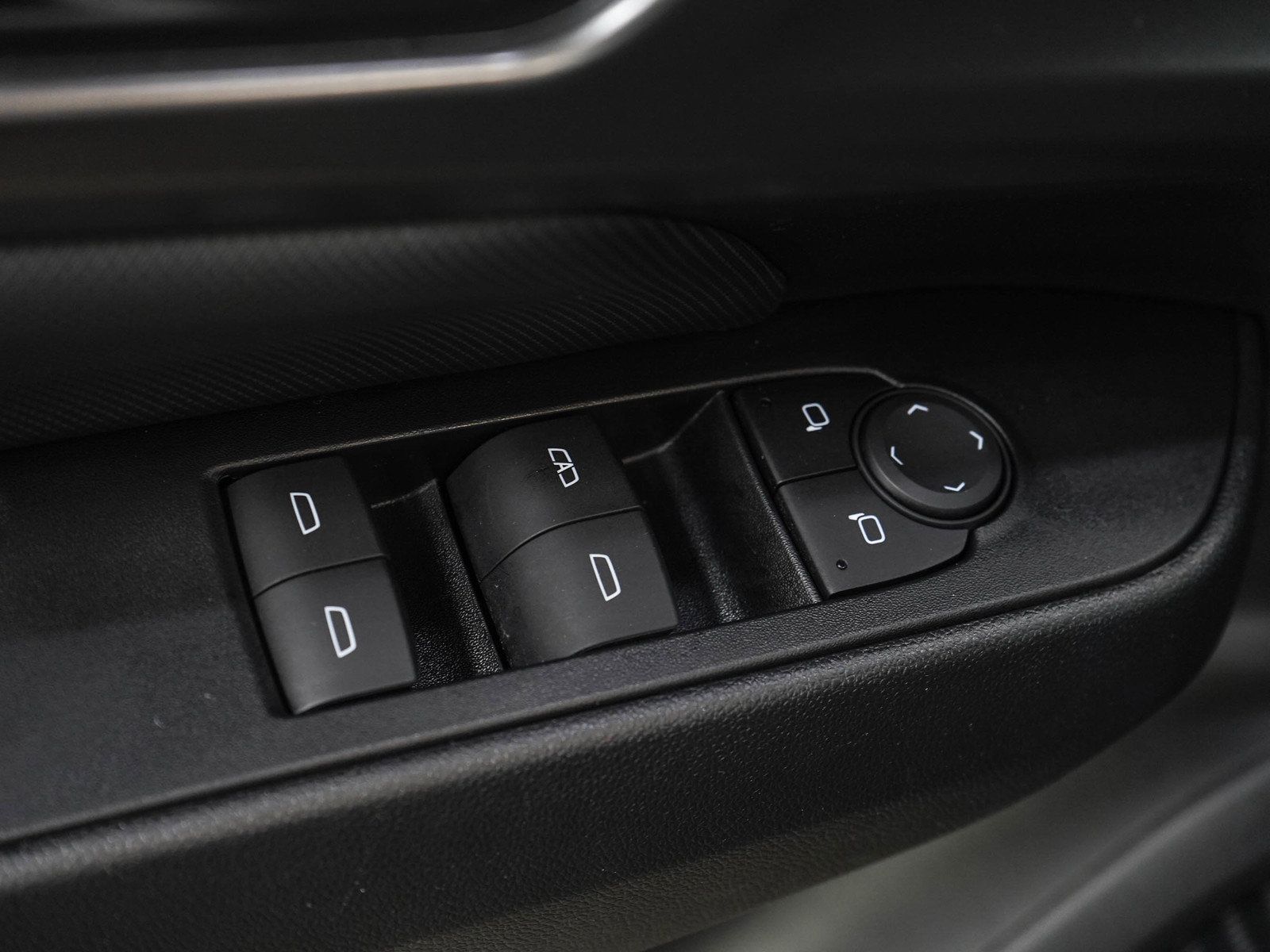 Used 2024 Chevrolet Equinox EV RS FWD image 21