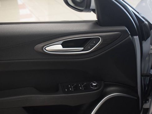 Used 2022 Alfa Romeo Giulia Ti RWD image 23