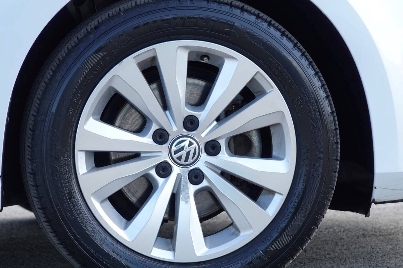 Used 2015 Volkswagen Golf TDI S FWD image 48