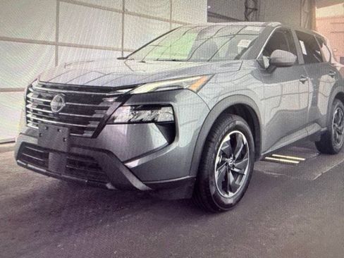 Certified 2025 Nissan Rogue SV FWD image 4