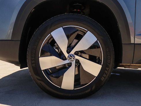 Used 2025 Volkswagen Taos S AWD/4WD image 11