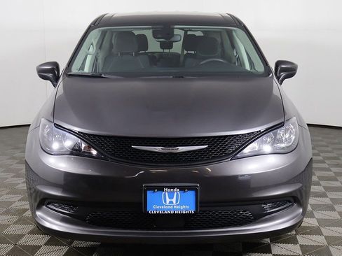 Used 2023 Chrysler Voyager LX image 9