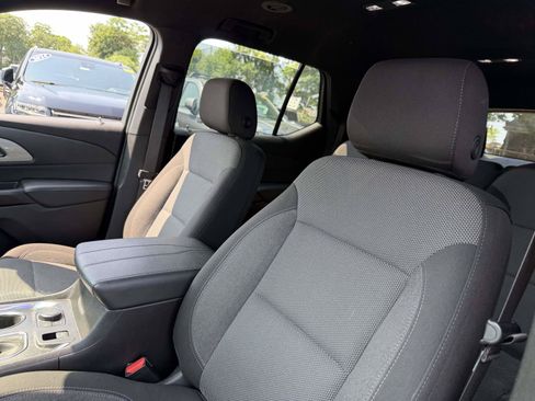 Certified 2023 Chevrolet Traverse LT FWD image 10