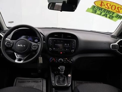 Used 2024 Kia Soul LX w/ Option Group 015 FWD image 18