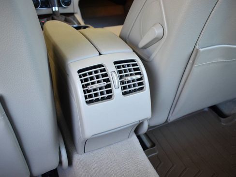 Used 2014 Mercedes-Benz C 250 Sedan image 13