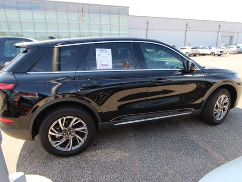 Used 2025 Lincoln Corsair FWD image 10