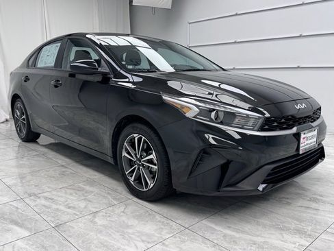 Used 2023 Kia Forte LXS image 2