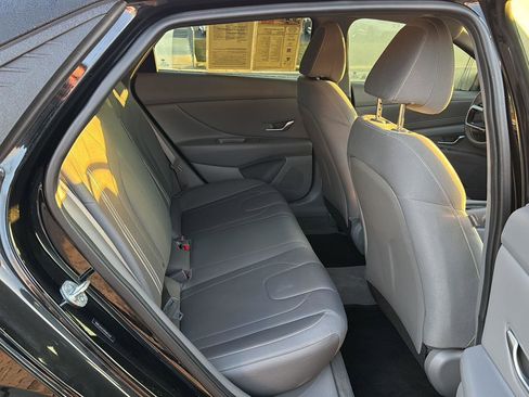 Used 2023 Hyundai Elantra SEL w/ Convenience Package image 11